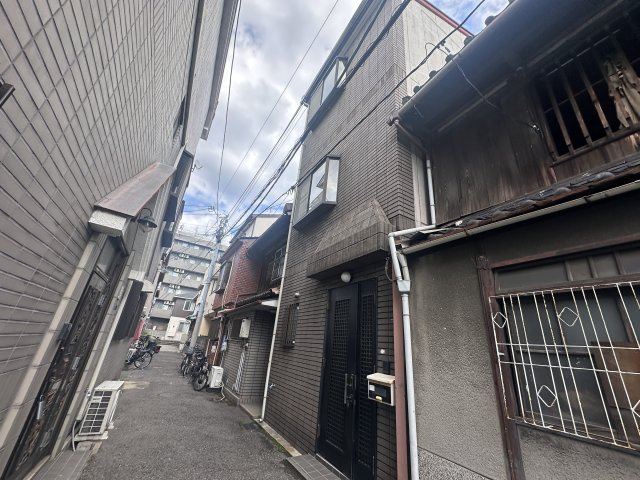 大阪市西成区鶴見橋３丁目2-16の前面道路含む現地写真