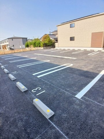 クレールガーデン　Ⅱの駐車場