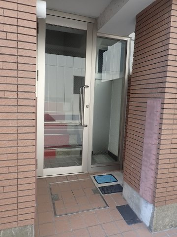 レイクサイド湯島のエントランス