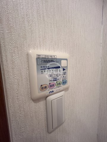 ロイヤルクイーンズパーク江坂(ROYAL　QUEENS　PARK江坂)の洗面所|ROYAL QUEENS PARK江坂　浴室乾燥機