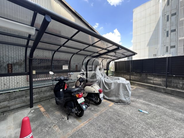 ロイヤルクイーンズパーク江坂(ROYAL　QUEENS　PARK江坂)のその他|ROYAL QUEENS PARK江坂　バイク置き場