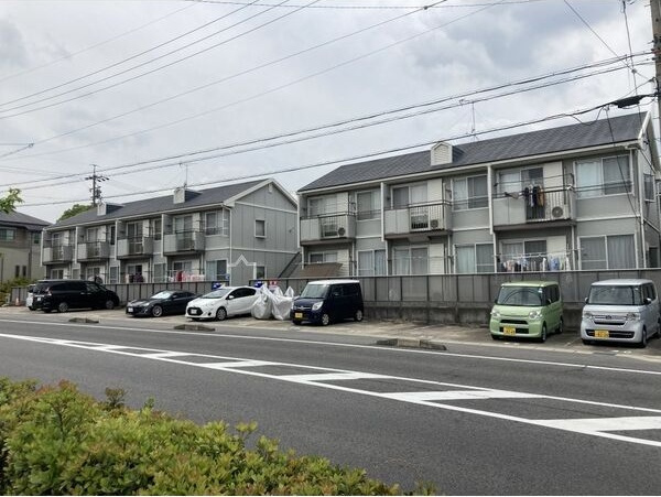 ロイヤル石神C棟の外観