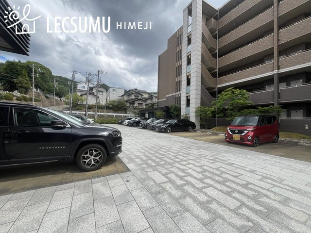パレ・ロワイヤル田寺東Ⅱ番館の駐車場
