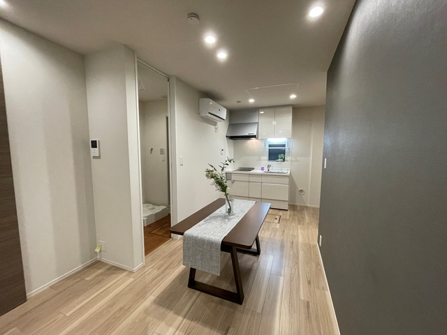 ＣＯＵＲＡＧＥ三軒茶屋ＡＮＮＥＸの居間・リビング|★アクセントクロスのキレイなお部屋です★