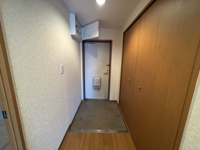 コムザ21北緑丘の玄関
