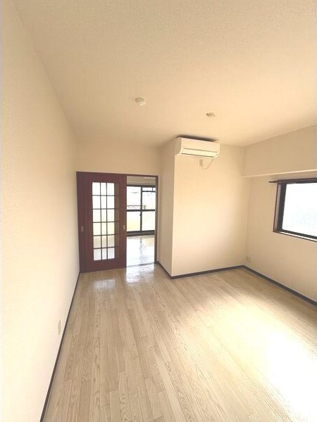 ウイスタリア荒子の居間・リビング