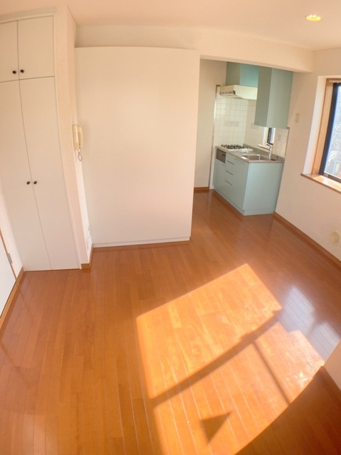 ＹＳ　Ｆｉｅｌｄの居間・リビング|★明るいフローリングの角部屋です★