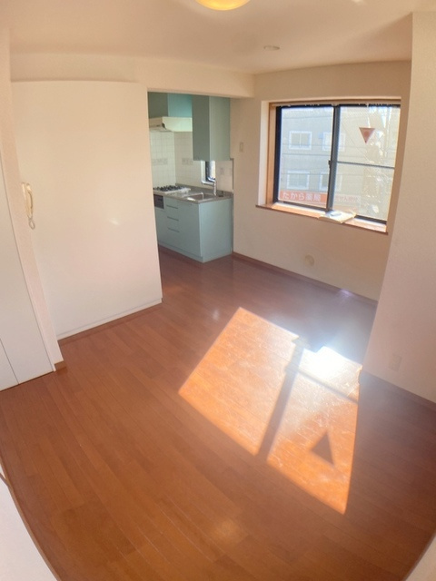 ＹＳ　Ｆｉｅｌｄの居間・リビング|★明るいフローリングの角部屋です★
