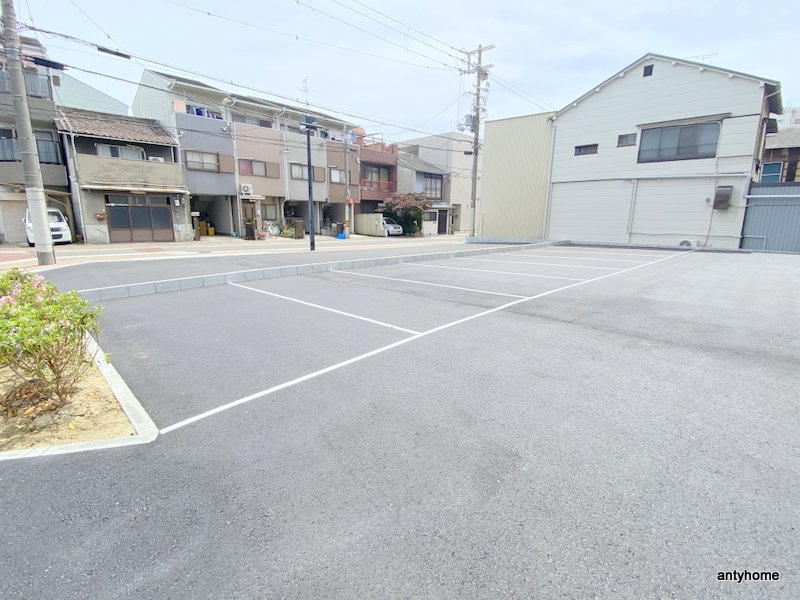 レクラン神路　仲介手数料無料の駐車場