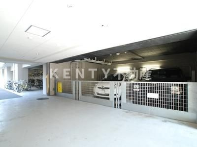 【駐車場】 | ドゥーエ蒲田 | 駐車場があるので、車を買う予定の方も安心です