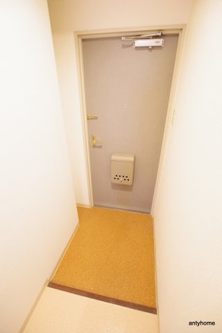 ヴェローノ新大阪南　仲介手数料無料の玄関