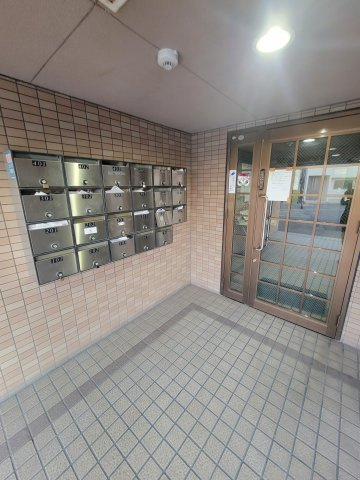 【エントランス】 | マンションデウミⅡ | 建物の内部です