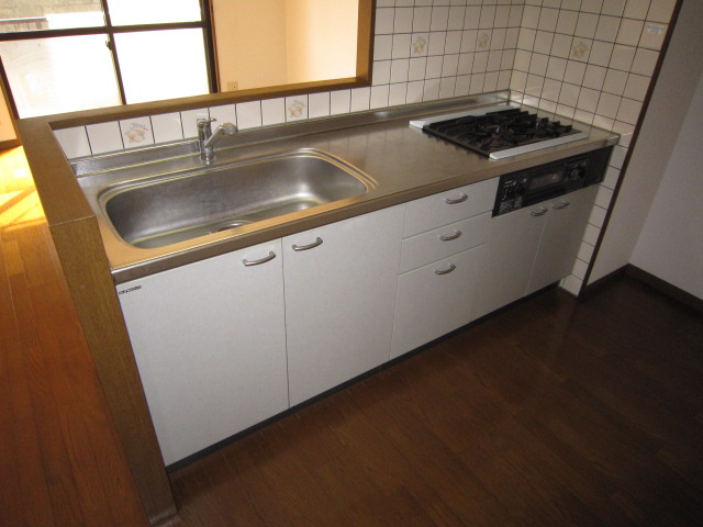 グリーンヒルズ東山Ⅰのキッチン|使い勝手の良いカウンターキッチンです♪