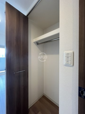 プレサンス新大阪イオリアの収納|プレサンス新大阪イオリア　クローゼット