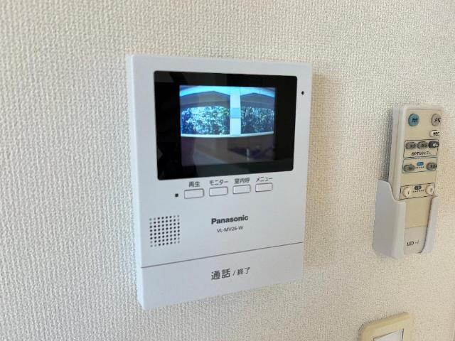 サクシード３の内装|カメラ付インターホン