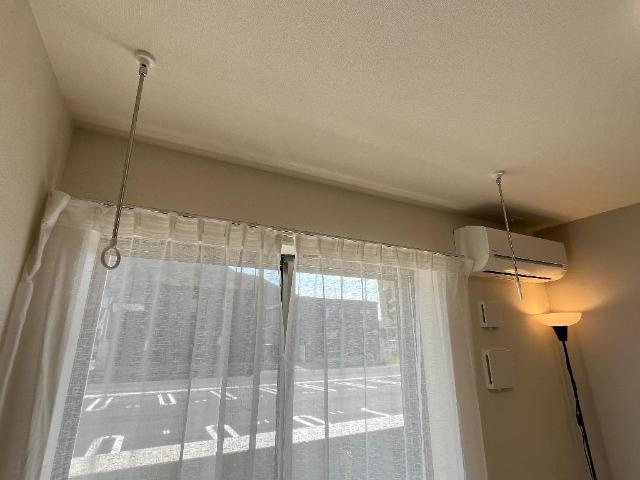 ｃａｓａ　ｅｓｔｅ唐津Ａの設備|室内物干し（カーテン等はイメージです）