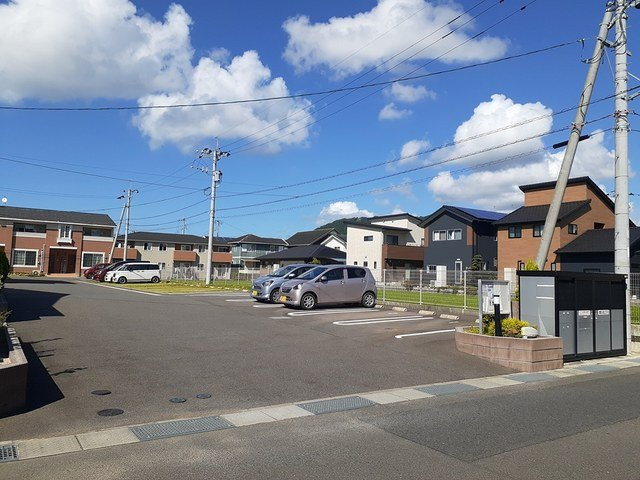 サンライズ　Ａの駐車場|カースペースがあります