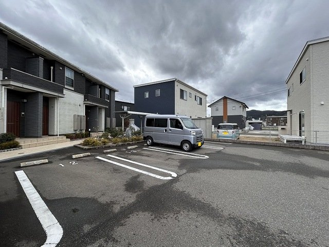 ピュア・ジュネス　Ｂの駐車場|駐車場完備です