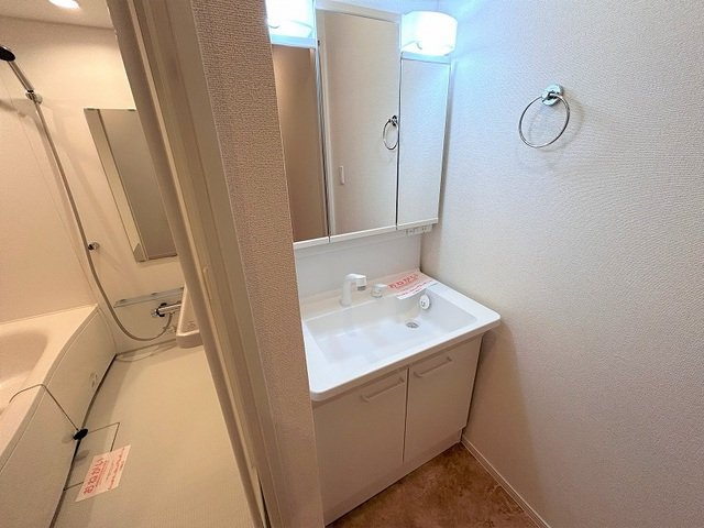 ピュア・ジュネス　Ｂの洗面所|明るい洗面所です