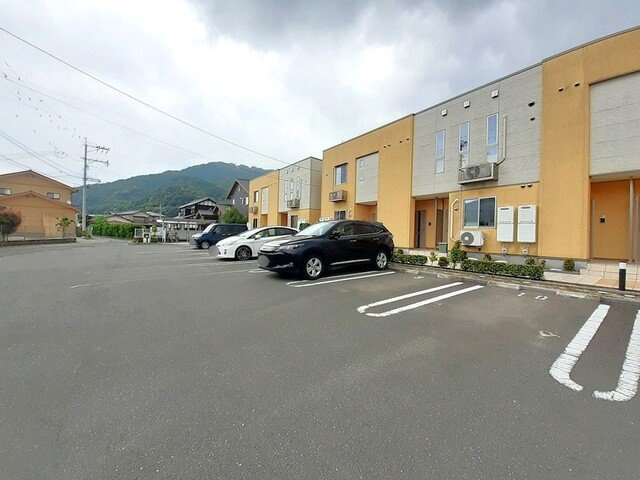 カーサウノの駐車場|駐車場があるので、車を買う予定の方も安心です