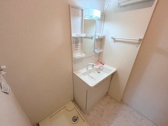 バーミィーブルー　Ⅱの洗面所|脱衣スペースもあります