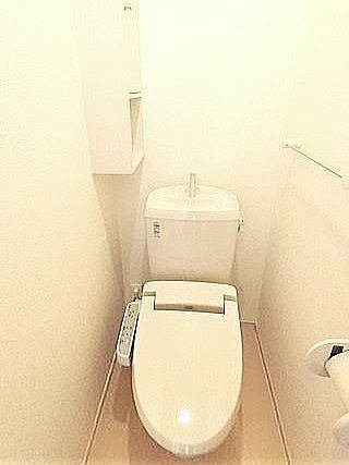 ナチュラル　フラットのトイレ|落ち着いた色調のトイレです