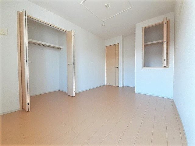 プリムラの内装|明るい室内です