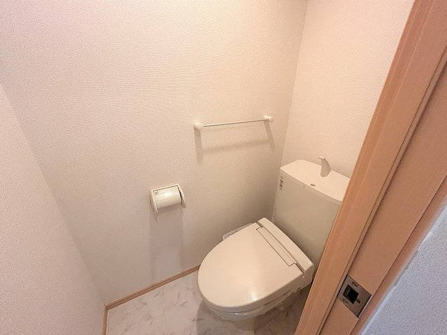 トゥーザ・ムーンＡのトイレ|落ち着いたトイレです
