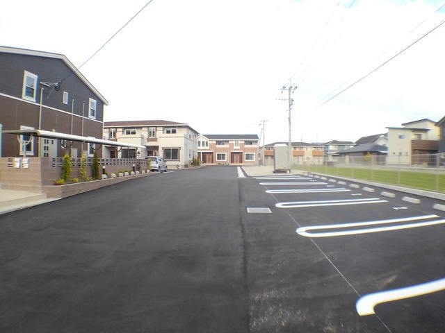 サンライズ　Ｂの駐車場|カースペースがあります