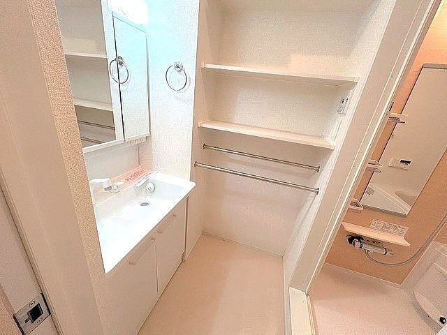 サニーガーデンⅠの洗面所|スペースが確保できる洗面所です
