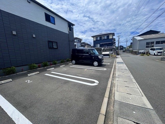 スモールウッズタウン　レイナの駐車場|駐車場があるので、車を買う予定の方も安心です