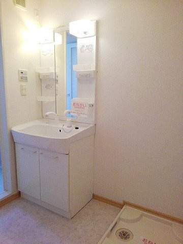 ジュネス２番館の洗面所|広い洗面スペース