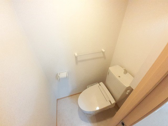 ジュネス原１番館のトイレ|清潔感のあるトイレです