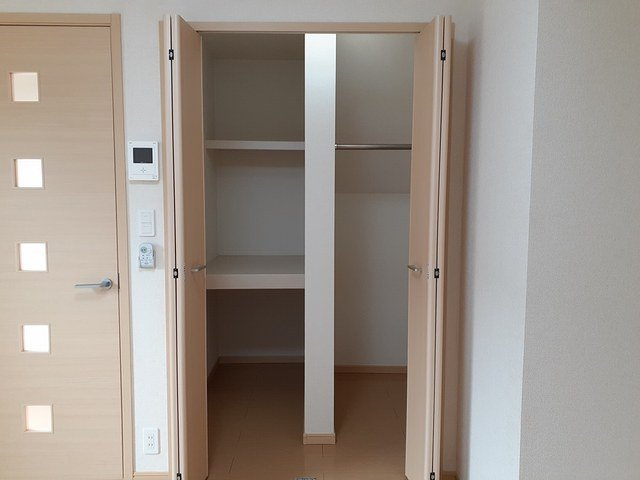 ジュネス原１番館の収納|小物を収納するのに便利です
