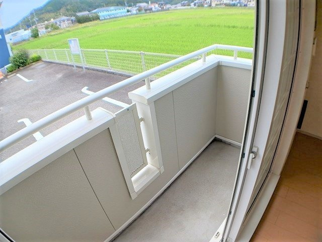 フロントフィールド１番館のバルコニー|お洗濯にも便利なバルコニー付き