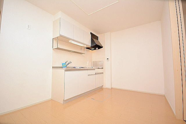 ハイフィールドのキッチン|コンパクトなキッチンで掃除もラクラク
