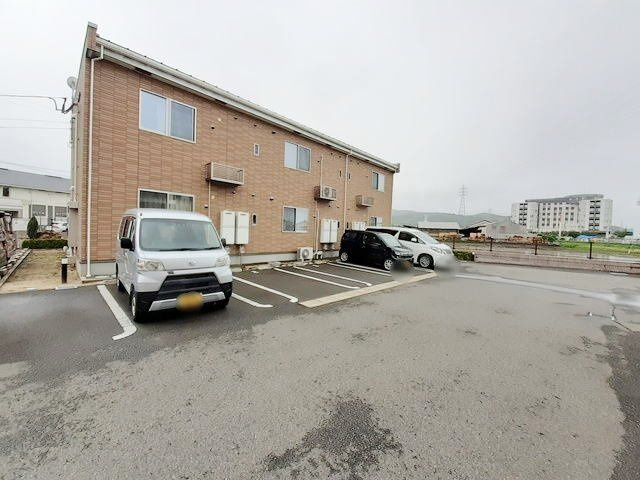 トゥーザ・ムーンＢの駐車場|駐車場です