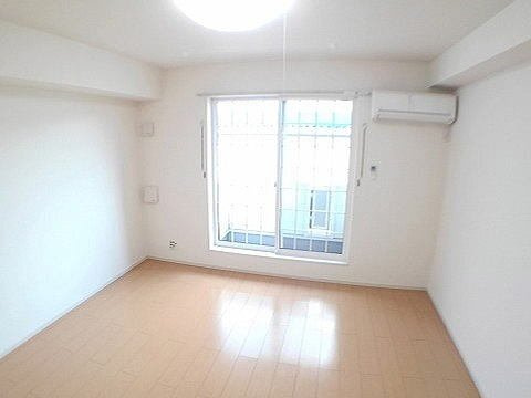 フロントフィールド２番館の居間・リビング|ゆったりとした居間です