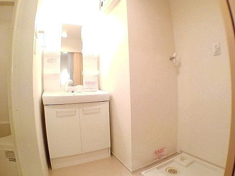 フロントフィールド２番館の洗面所|ゆったりとスペースのある洗面所