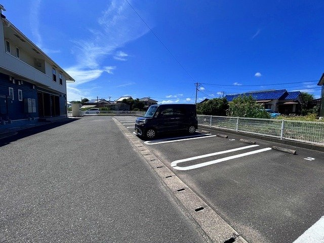 コモドポストの駐車場|カースペースがあります