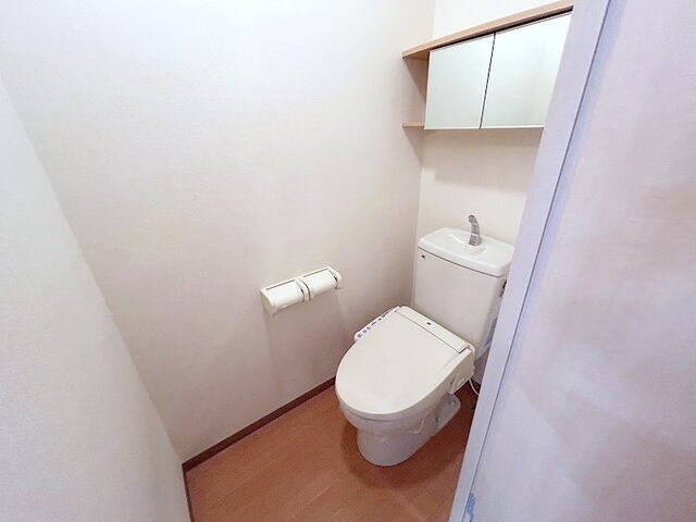 サンパティオのトイレ|落ち着いた色調のトイレです