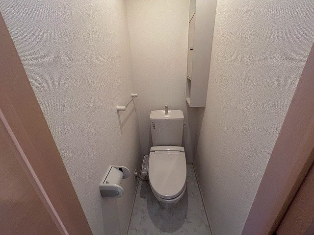 マーベラスⅢのトイレ|落ち着いた色調のトイレです