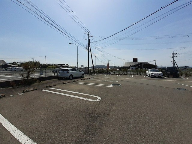 ルイシャトレ鏡の駐車場|駐車場に車を止められます