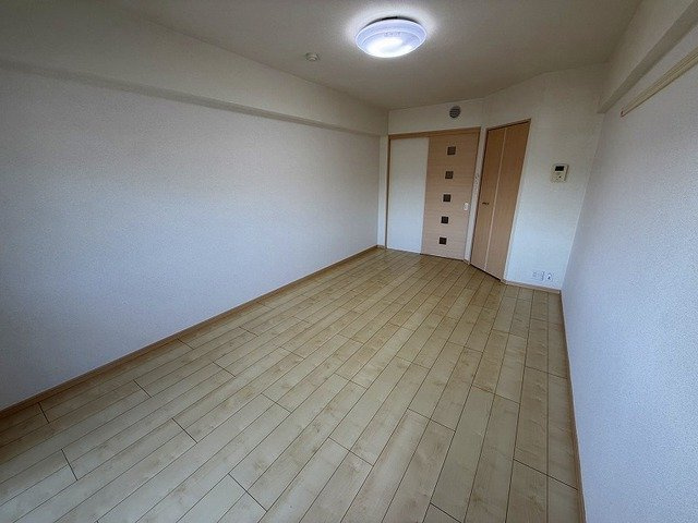 ルイシャトレ鏡の内装|明るい室内です