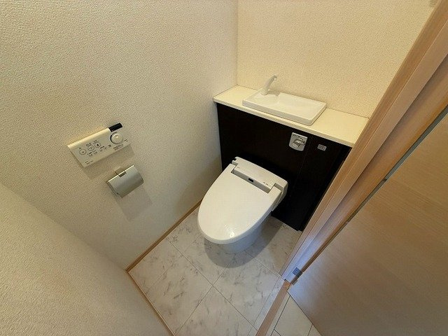 ルイシャトレ鏡のトイレ|ゆったりとした空間のトイレです
