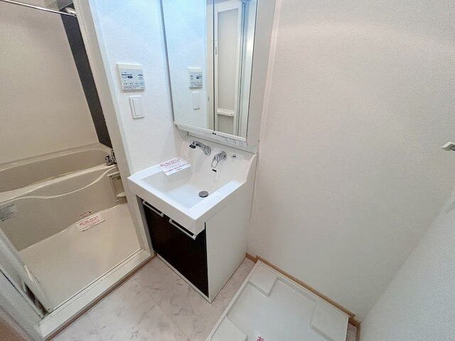 ルイシャトレ鏡の洗面所|忙しい朝には欠かせない洗面所です