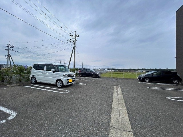 ルイシャトレ鏡の駐車場|駐車場があります