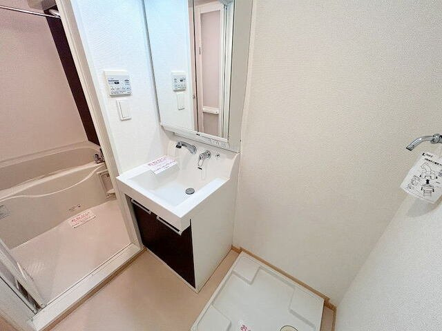 ルイシャトレ鏡の洗面所|スペースが確保できる洗面所です