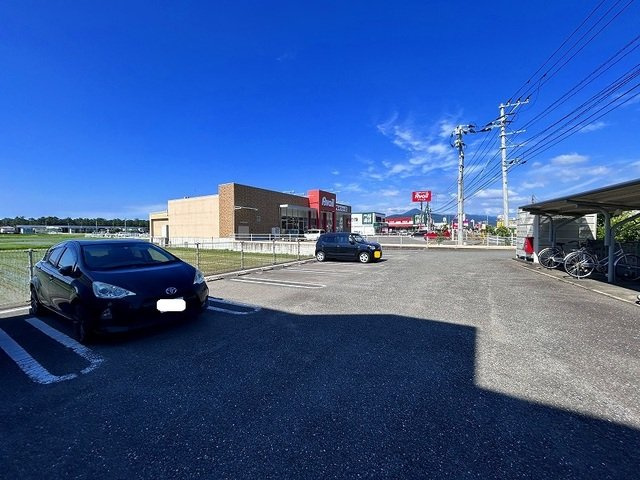 ルイシャトレ鏡の駐車場|駐車場があります