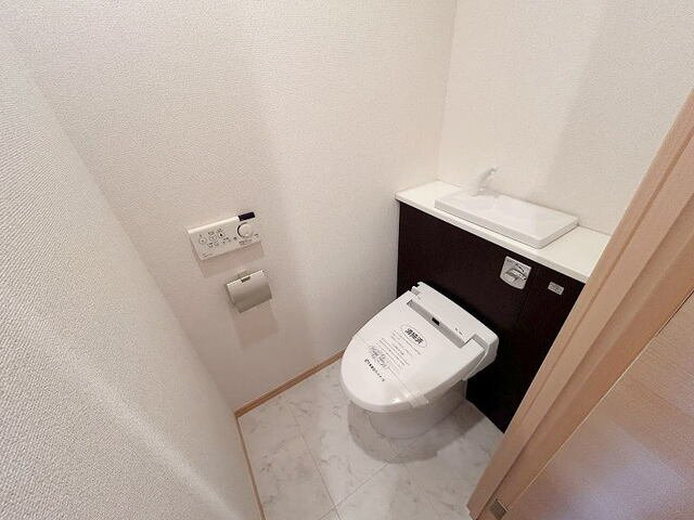 ルイシャトレ鏡のトイレ|シンプルで使いやすいトイレです